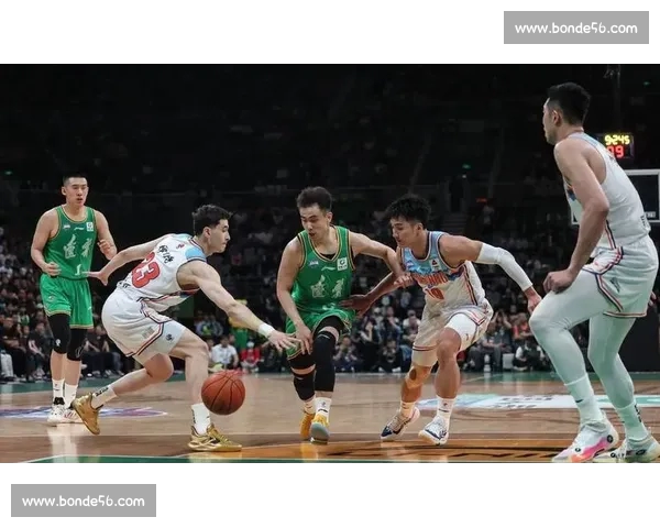 CBA联赛激战正酣 球迷热情高涨见证中国篮球新篇章