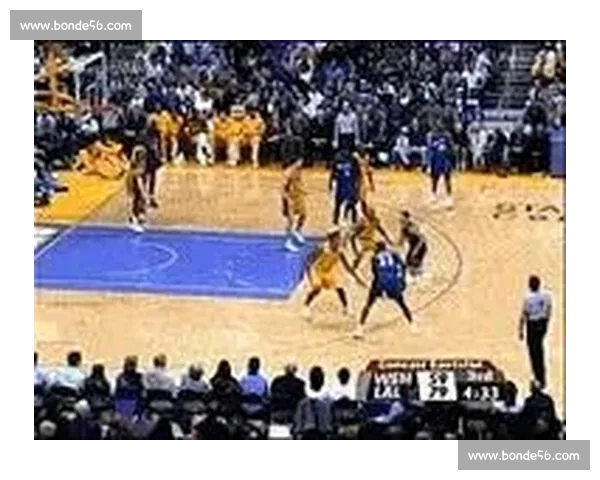 NBA精彩对决全程直播 即时数据分析与专家解读助你掌握赛场动态